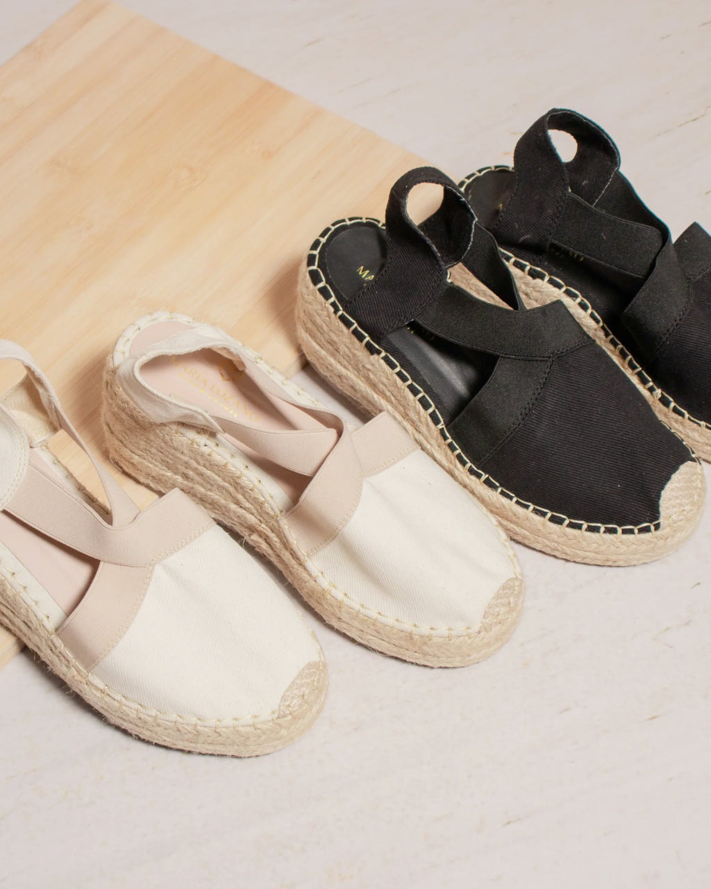 Espadrilles Aurora en negro y hueso vistas de frente