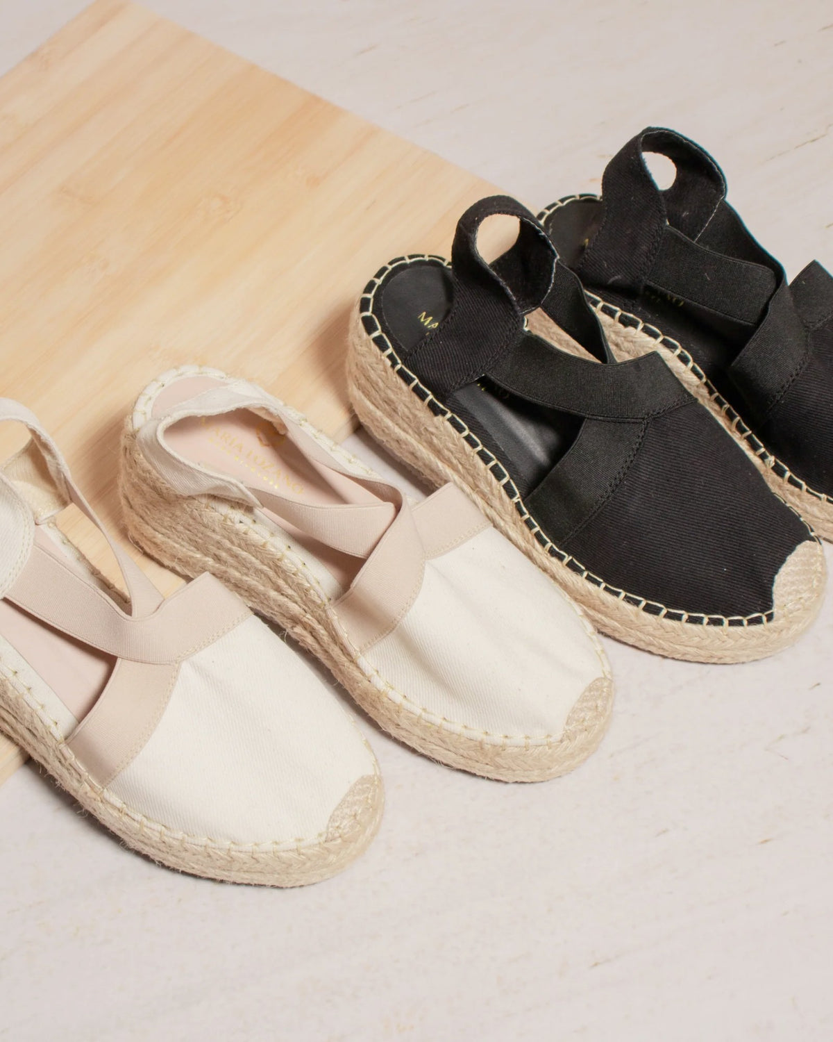 Espadrilles Aurora en negro y hueso vistas de frente