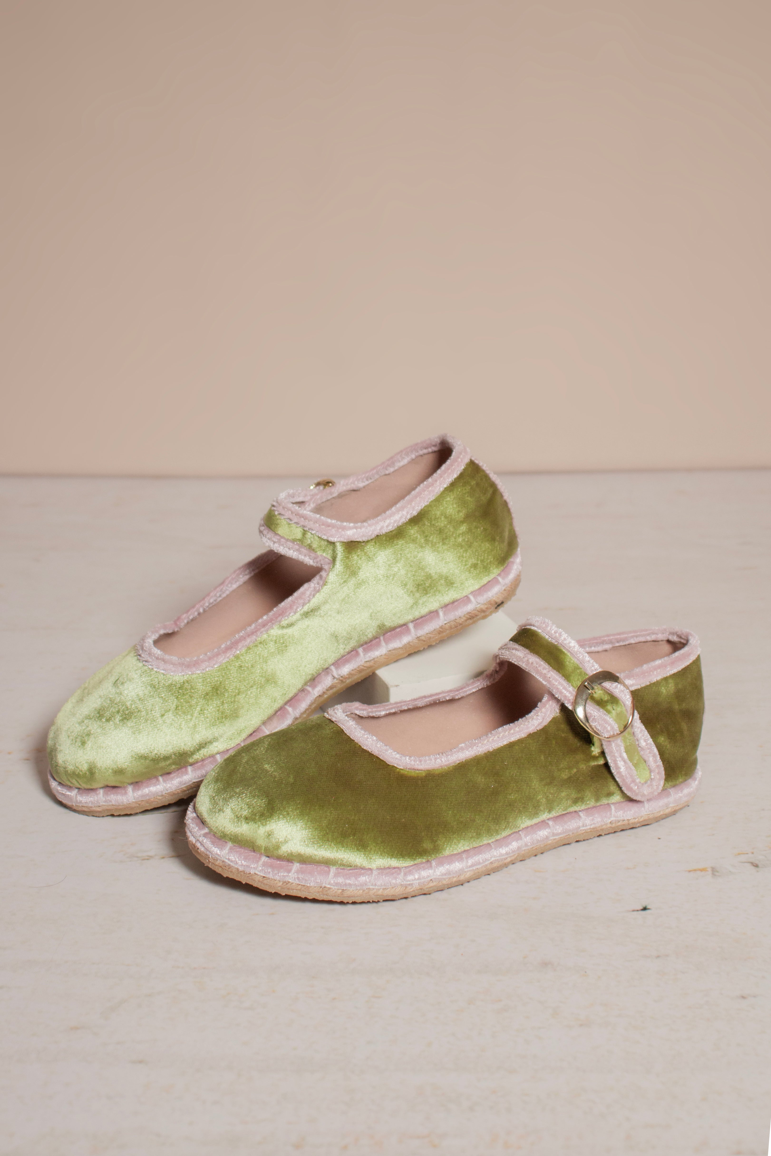 Bailarinas artesanales referencia Julieta en color verde, calzado artesanal vallenato con yute natural.