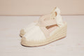 Espadrilles artesanales en color hueso referencia Aurora con cuña de yute y ajuste elástico.