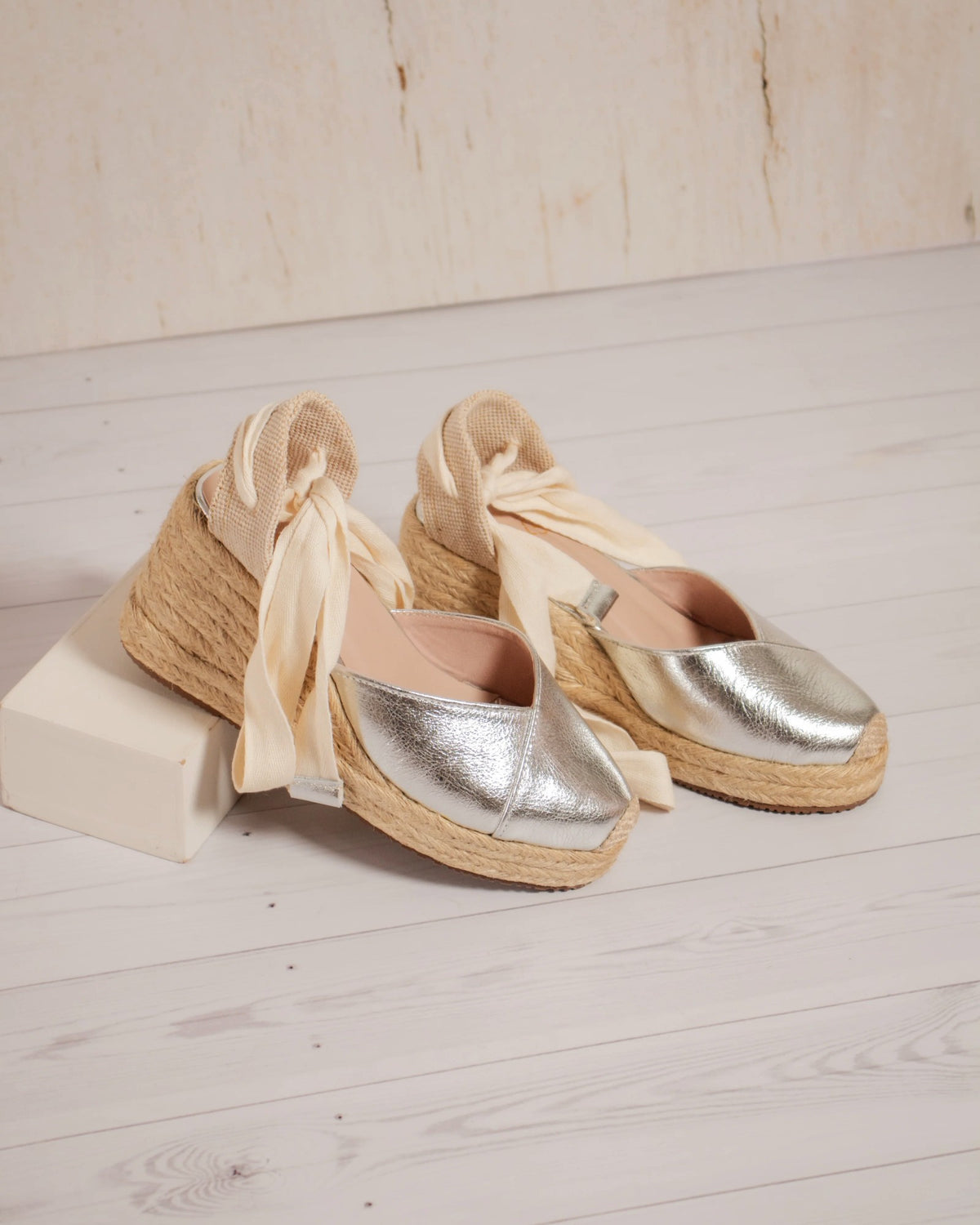 Cuña de yute de las espadrilles Gladys vista de lado