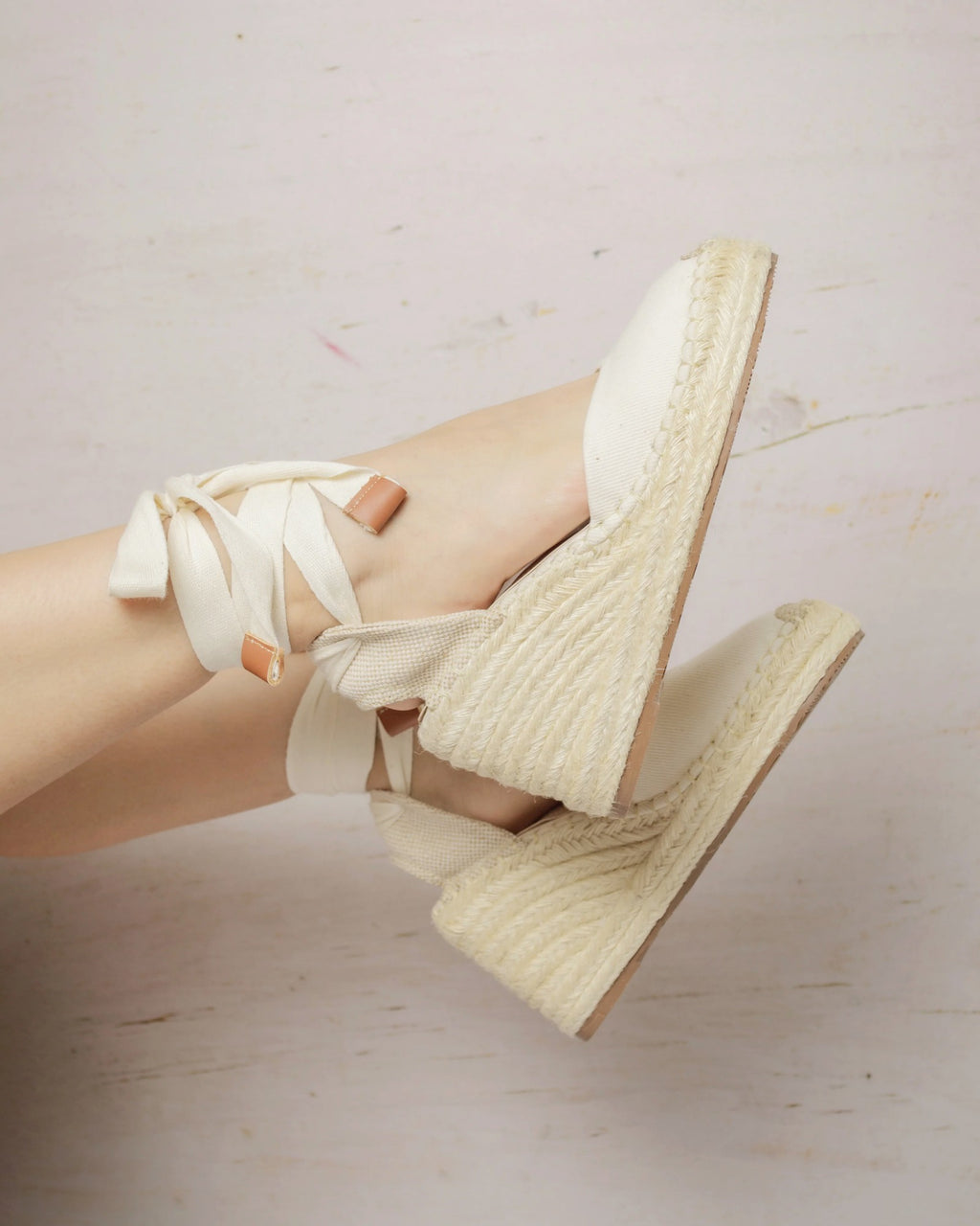Cuña de yute de las espadrilles Mireya hueso