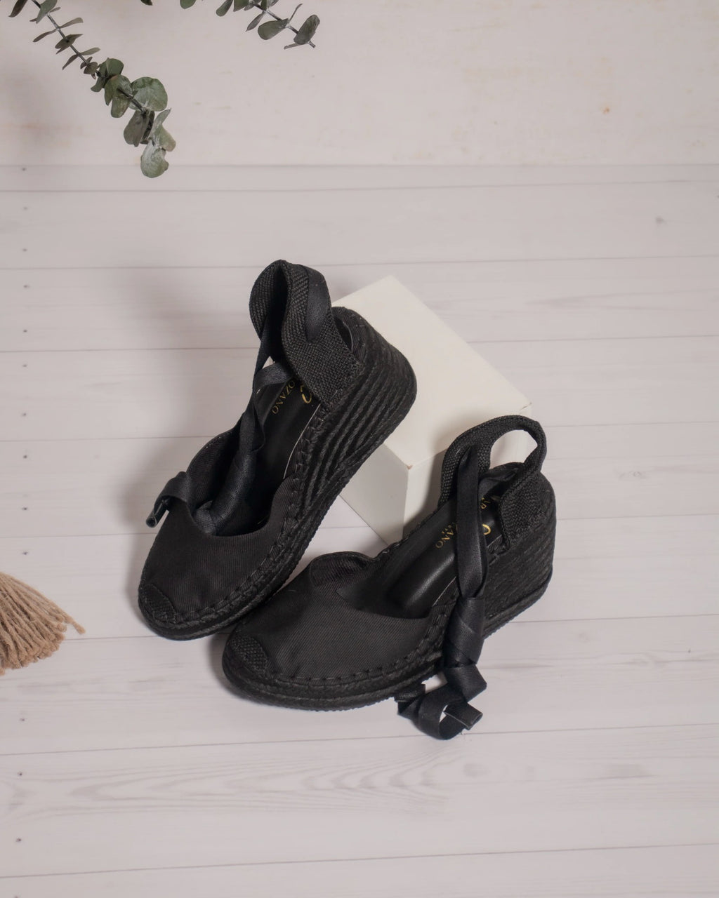 Espadrilles Myriam negras de plataforma con amarre al tobillo