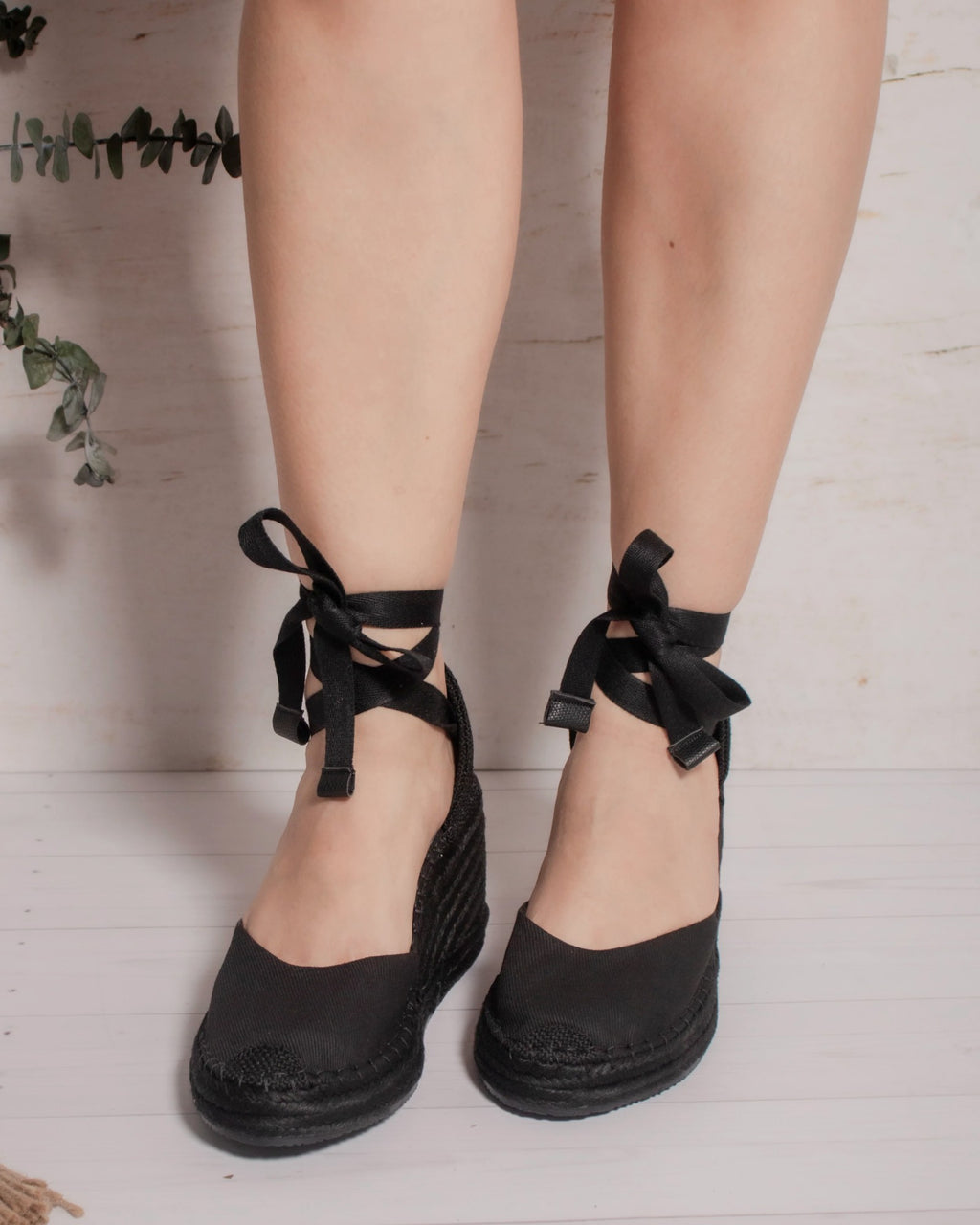 Espadrilles Myriam negras puestas, vista frontal