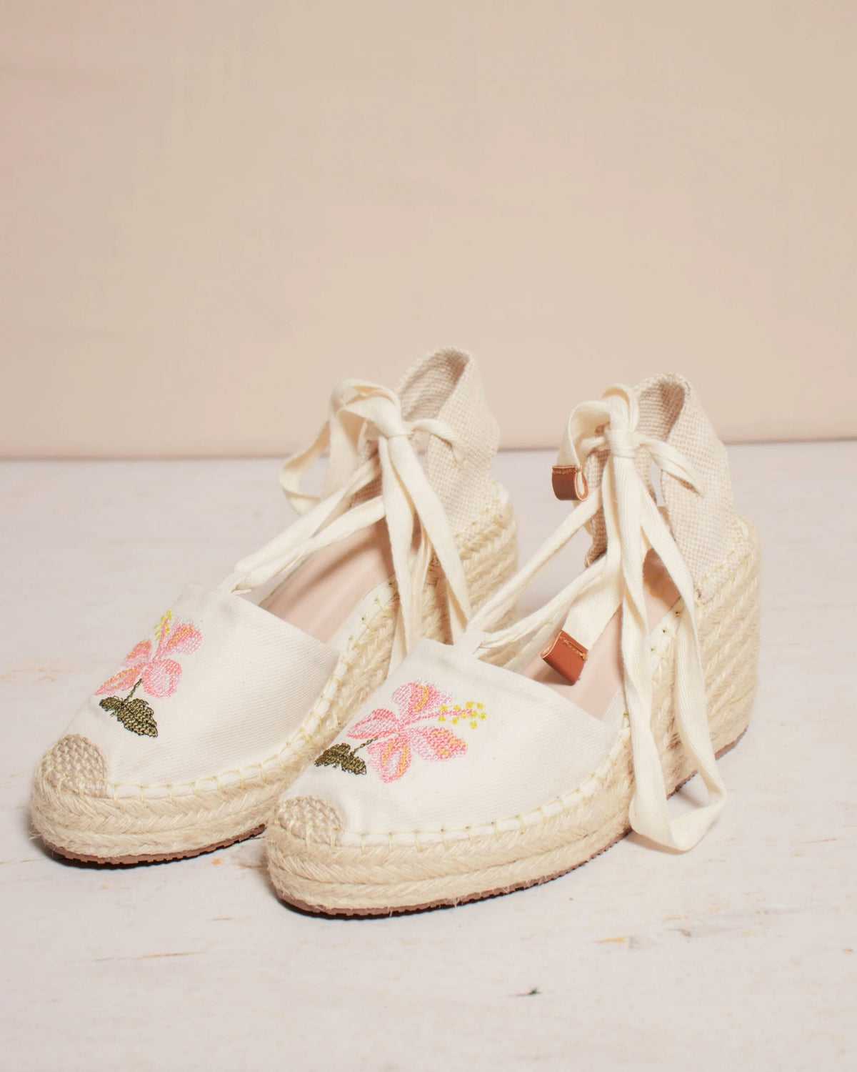 Par de espadrilles Primavera con cuña de yute de 8 cm